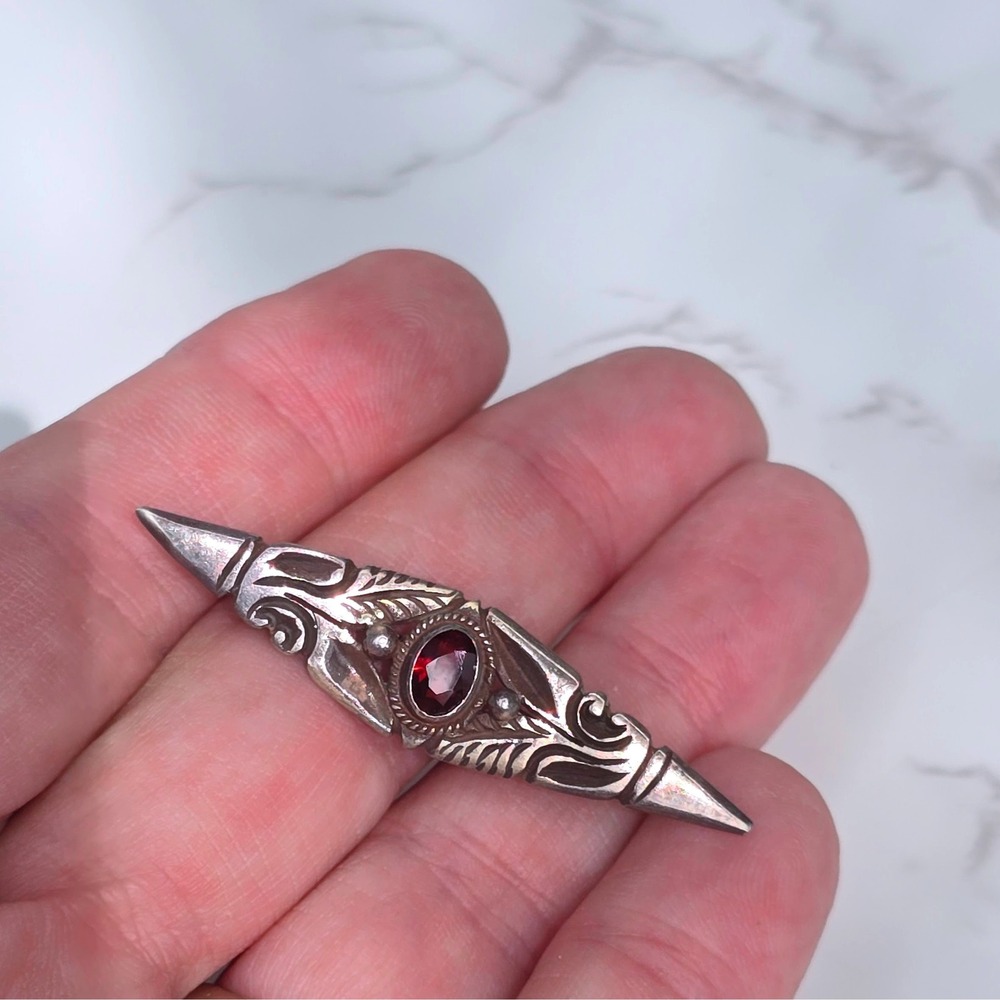 Vintage Sterling Silver 925 Garnet Bar Brooch Art Nouveau Leaf Scroll Pin 3.7g - Picture 7 of 9